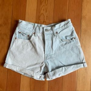 Shorts- Levi’s- White